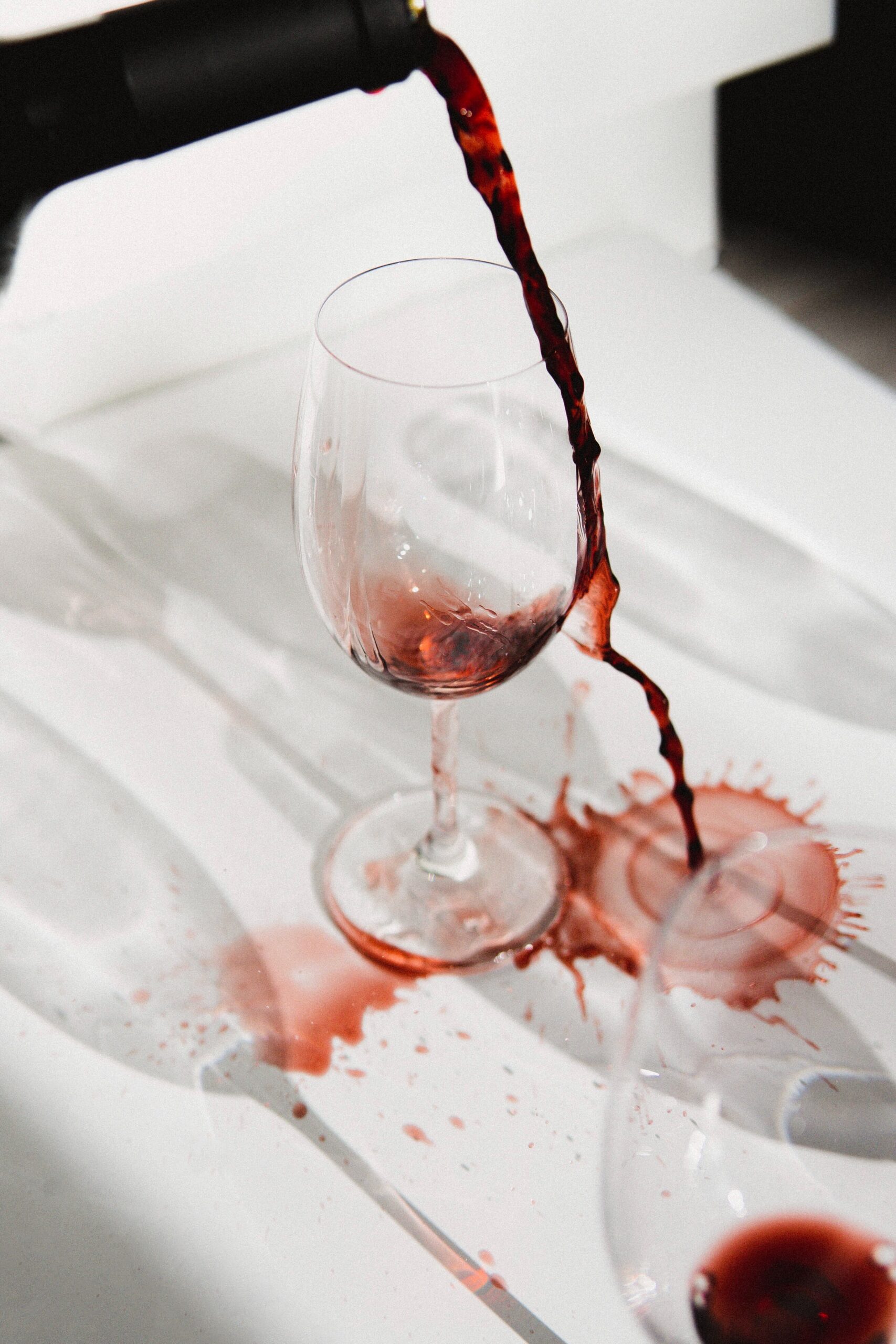 Jak se zbavit skvrn od vína