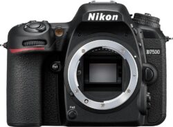 Nejlevnější Nikon D7500">